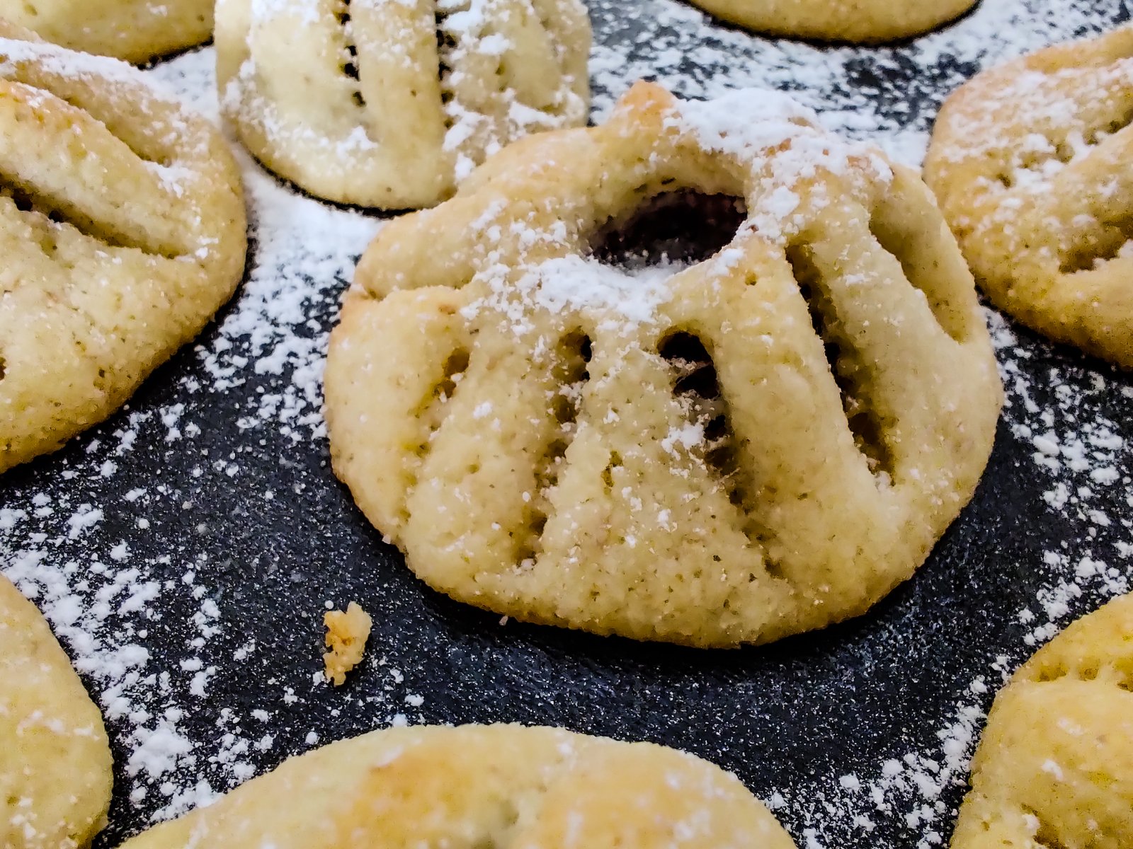 Maamoul Date filled cookies1