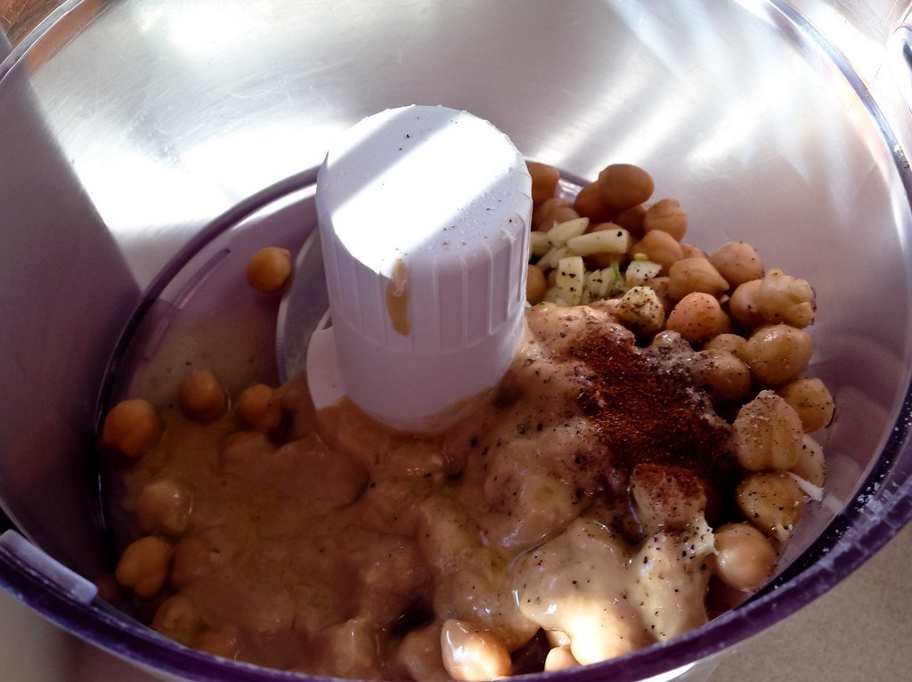 simple hummus with tahini
