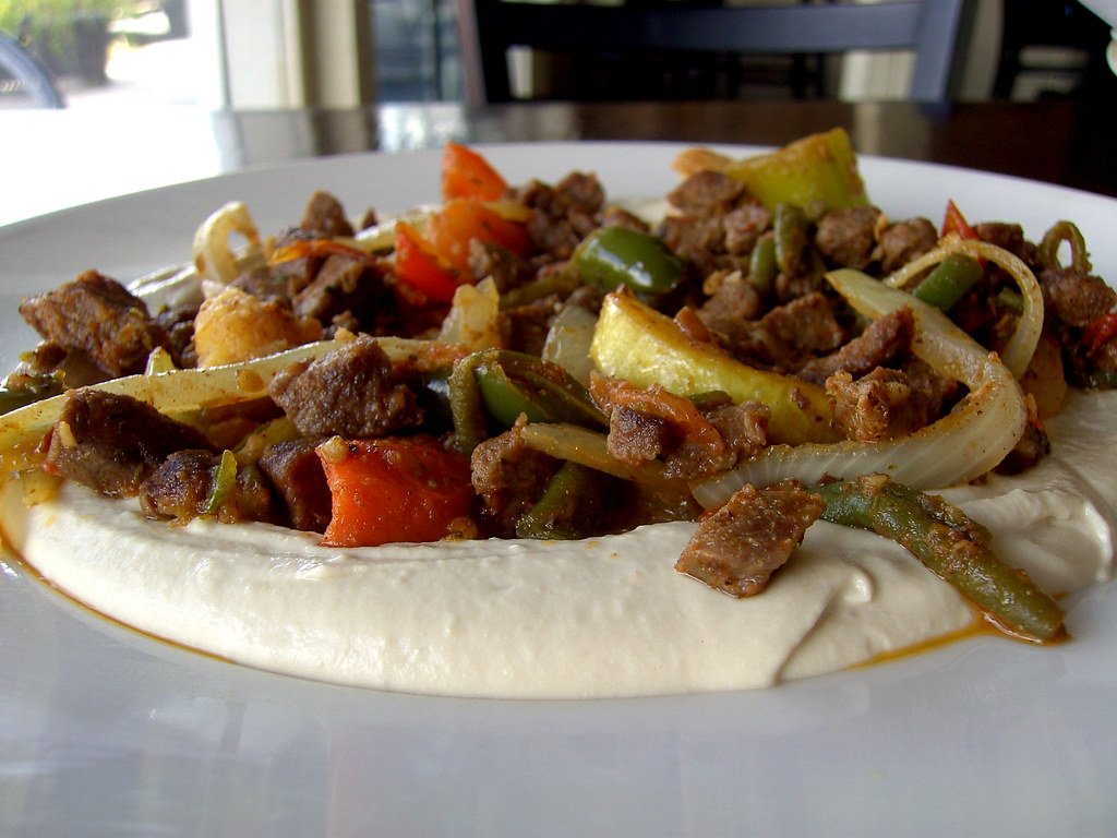 Fattet Hummus with Meat