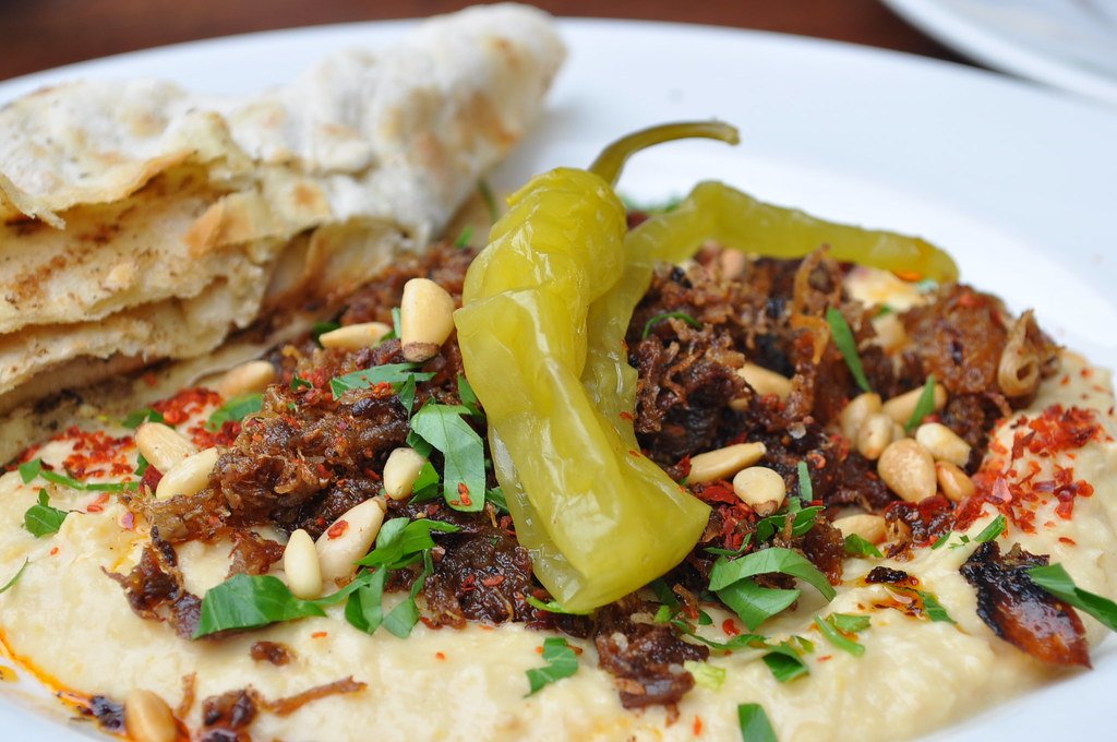 hummus with lamb